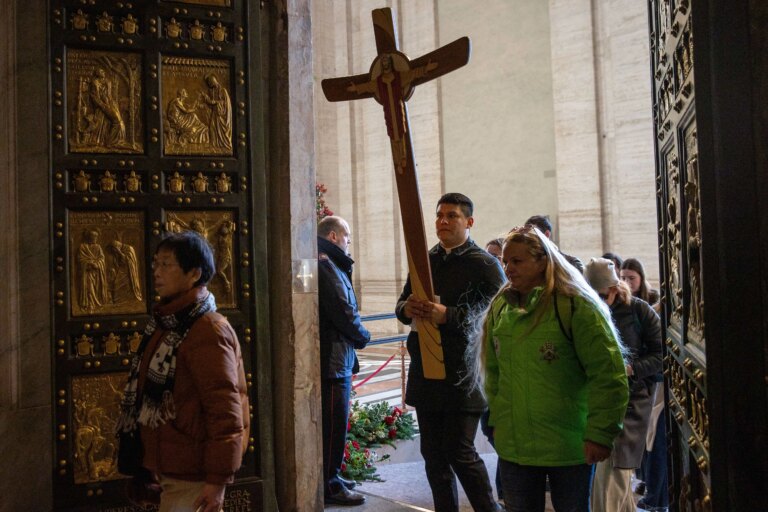 PHOTOS: Pilgrims from all over the world pass through Holy Door of St. Peter’s Basilica