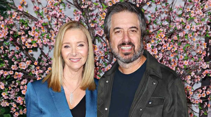 Lisa Kudrow, Ray Romano playfully promote ‘No Good Deed’ with ‘Friends’ couch at WB lot