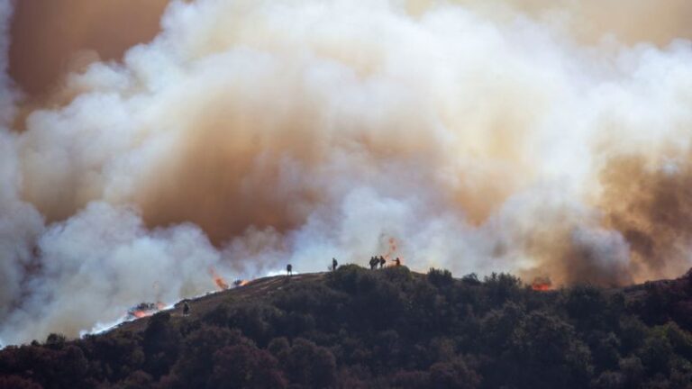 Live updates: Los Angeles wildfires, Santa Ana winds prompts warnings as Palisades, Eaton fires burn