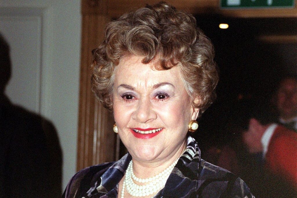 West End theatres to dim their lights in honour of Dame Joan Plowright