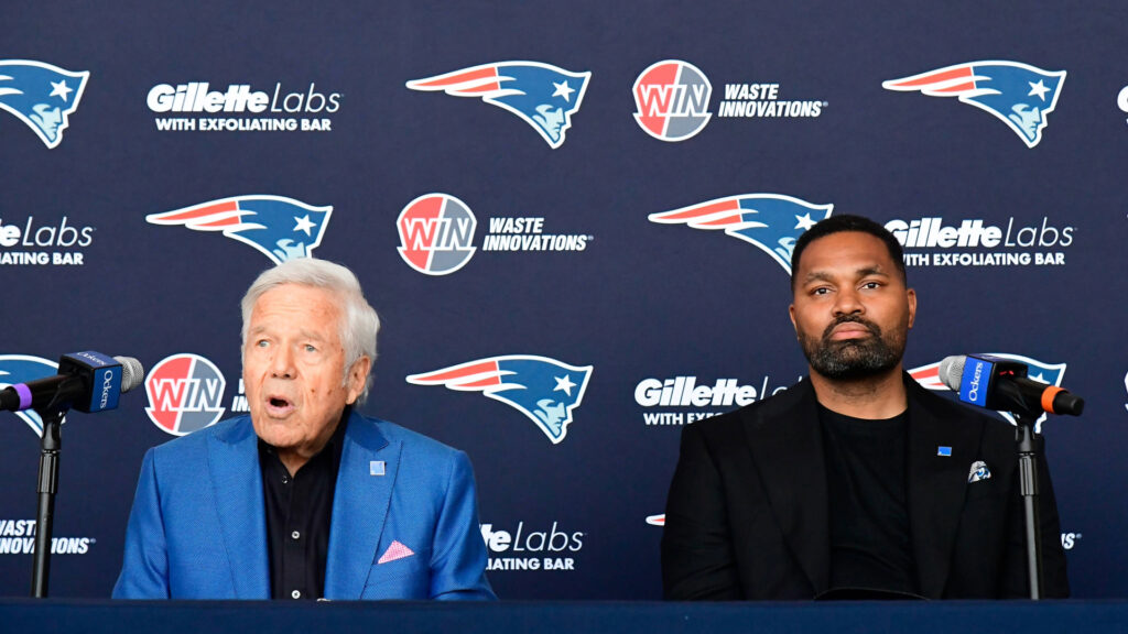 What Some Patriots Asked Robert Kraft About Jerod Mayo’s Exit What Some Patriots Asked Robert Kraft About Jerod Mayo’s Exit