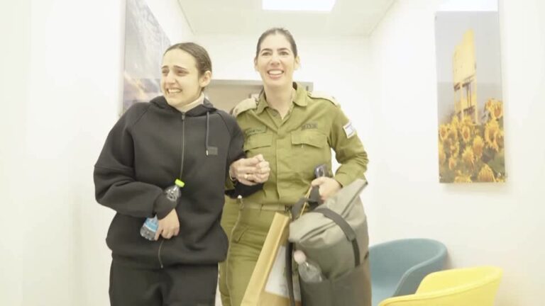 Released Israeli hostage Romi Gonen falls into mom’s arms weeping