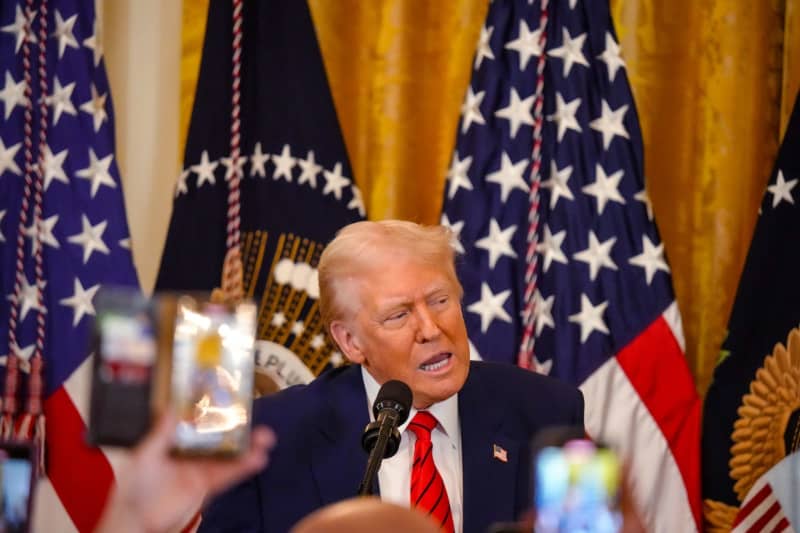 Trump shuns tradition and replaces top military chief Trump shuns tradition and replaces top military chief