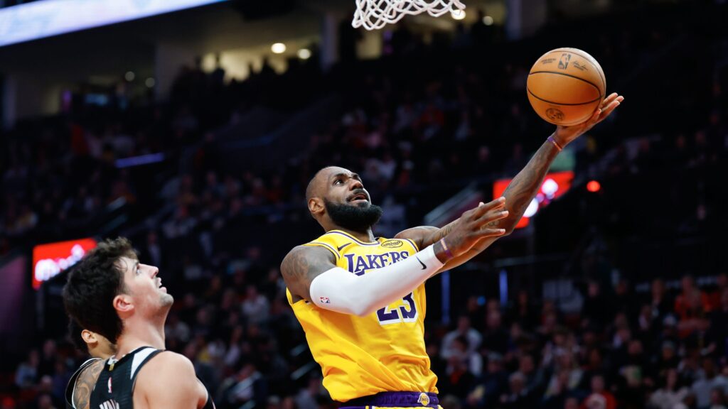 Austin Reaves, JJ Redick on LeBron James’ 40-point game vs Blazers Austin Reaves, JJ Redick on LeBron James’ 40-point game vs Blazers