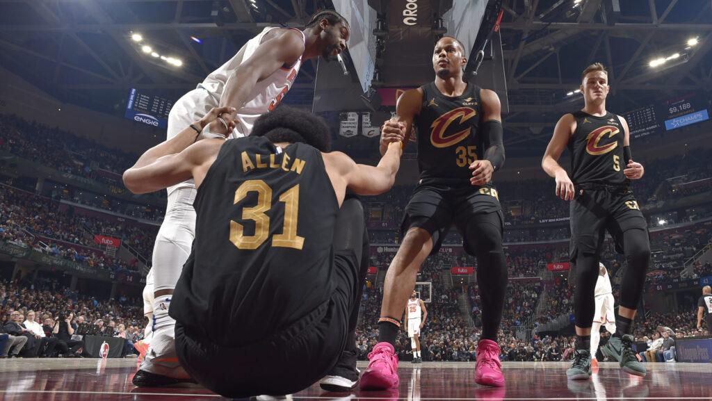 Cavaliers center Jarrett Allen hurts right hand in rout of Knicks, expected to undergo MRI Cavaliers center Jarrett Allen hurts right hand in rout of Knicks, expected to undergo MRI