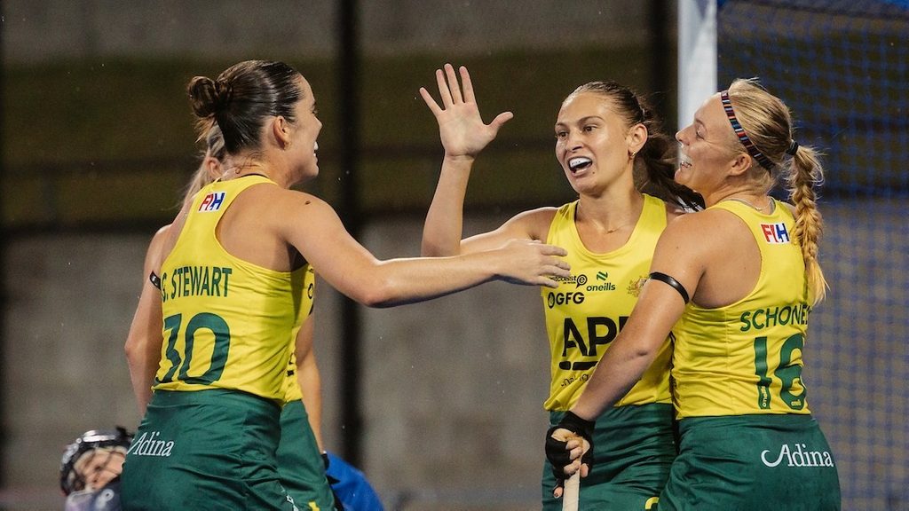 Hockeyroos keep home fans entertained in soggy Sydney