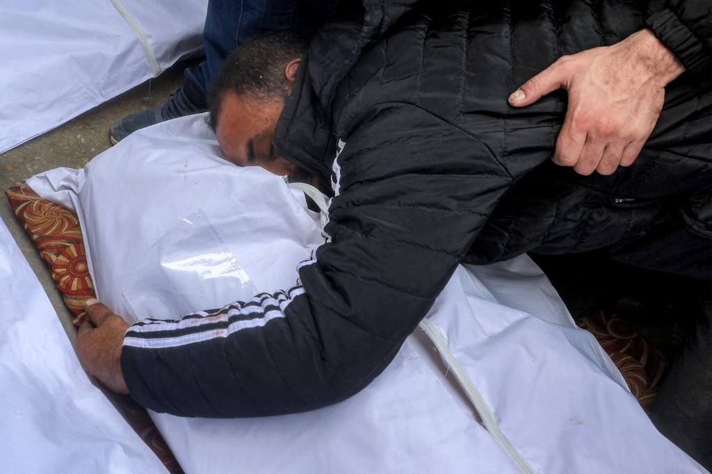 11 bodies recovered from Gaza rubble after Israeli attack