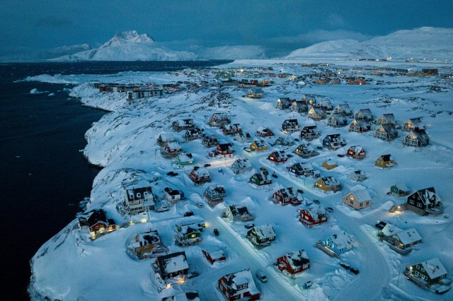 Greenland lawmakers form a new government on the eve of Vance visit
